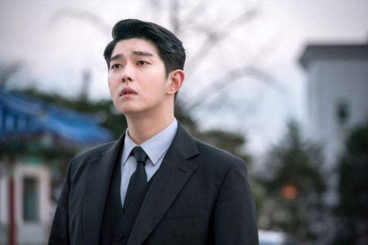 Fotografía de Yoon Kyun Sang que mide 191 cm de altura
