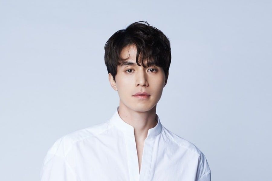 Fotografía de  Lee Dong-Wook que mide 185 cm de altura